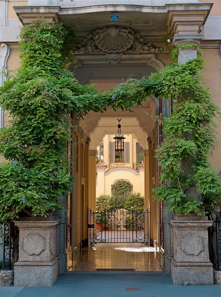 Milan (Italy) - House entrance in Italia street